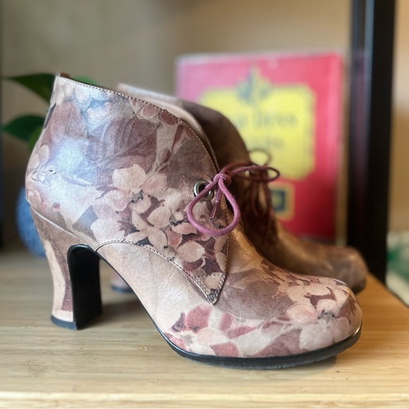 Fluevog Miracle Stunner 8.5 - Picture 4 of 8